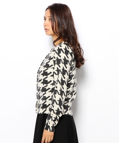 Ray BEAMS(レイビームス)の「□Ray BEAMS / 千鳥プリント クルーネックカーディガン(カーディガン/ボレロ・レディース・オフホワイト/レッド系その他・ONE SIZE)」の4枚目の写真