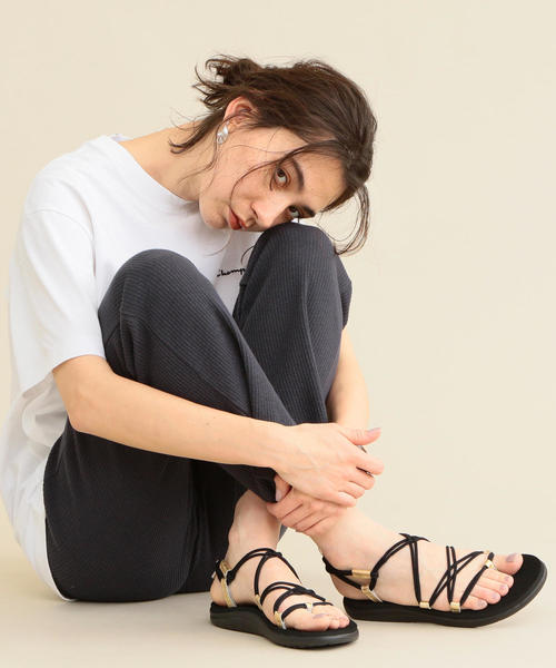 Teva（テバ）の「＜TEVA（テバ）＞∴VOYA INFINITY METALIC ボヤインフィニティメタリック サンダル о（サンダル・レディース・ブラック/グレー・5/7/6/8）」の9枚目の写真