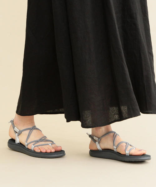 Teva（テバ）の「＜TEVA（テバ）＞∴VOYA INFINITY METALIC ボヤインフィニティメタリック サンダル о（サンダル・レディース・ブラック/グレー・5/7/6/8）」の12枚目の写真