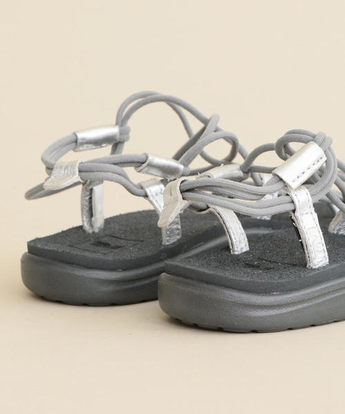 Teva（テバ）の「＜TEVA（テバ）＞∴VOYA INFINITY METALIC ボヤインフィニティメタリック サンダル о（サンダル・レディース・ブラック/グレー・5/7/6/8）」の7枚目の写真