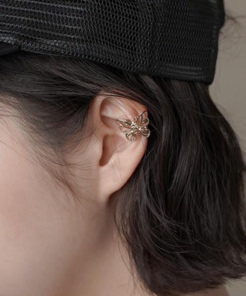 SPINNS（スピンズ）の「バタフライメタルイヤーカフ（イヤーカフ・レディース・シルバー/ゴールド・ONESIZE）」の2枚目の写真