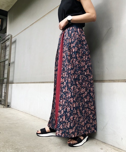 美品 CLANE フラワープリーツレイヤードスカート ネイビー PAGEBOY（ページボーイ）の「ハナガラプリーツレイヤード