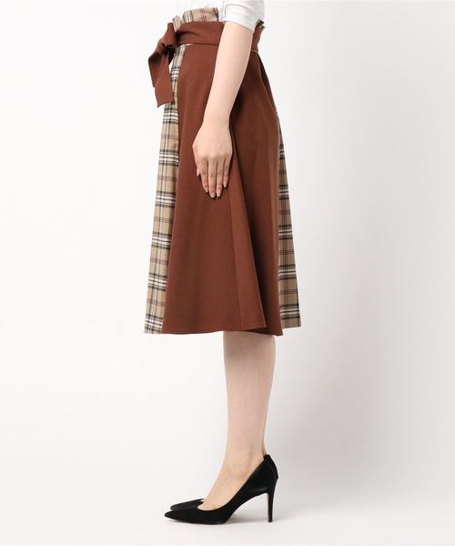 TRUDEA（トルディア）の「チェック×無地　フレアスカート（スカート・レディース・ネイビー/キャメル・SMALL/MEDIUM）」の3枚目の写真
