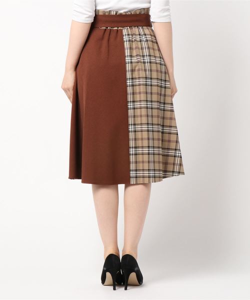 TRUDEA（トルディア）の「チェック×無地　フレアスカート（スカート・レディース・ネイビー/キャメル・SMALL/MEDIUM）」の4枚目の写真