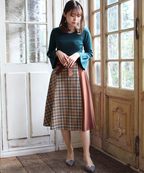 TRUDEA（トルディア）の「チェック×無地　フレアスカート（スカート・レディース・ネイビー/キャメル・SMALL/MEDIUM）」の6枚目の写真