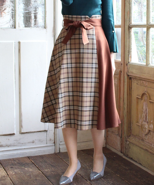 TRUDEA（トルディア）の「チェック×無地　フレアスカート（スカート・レディース・ネイビー/キャメル・SMALL/MEDIUM）」の5枚目の写真