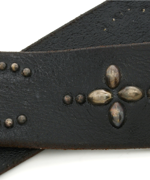 HYSTERIC GLAMOUR（ヒステリックグラマー）の「OLD STUD/TRIPLE LOGO STUDS ベルト（ベルト・メンズ・ホワイト/ブラック・MEDIUM/SMALL）」の3枚目の写真