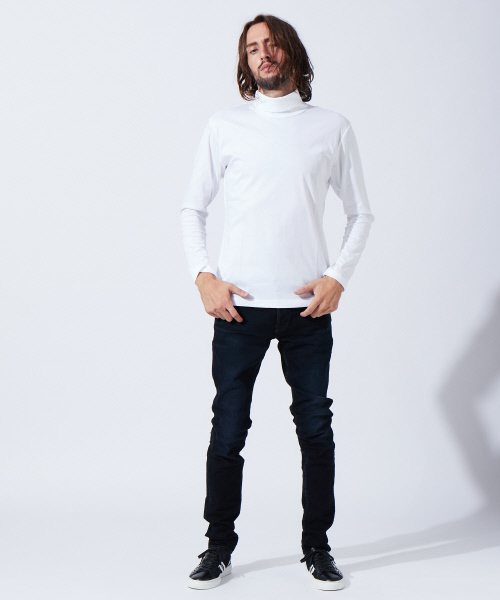 5351 POUR LES HOMMES(ゴーサンゴーイチプールオム)の「アルビニ ロイヤルスムース タートルネック(ニット/セーター・メンズ・ホワイト/ブラック/ネイビー・44/46/48)」の4枚目の写真