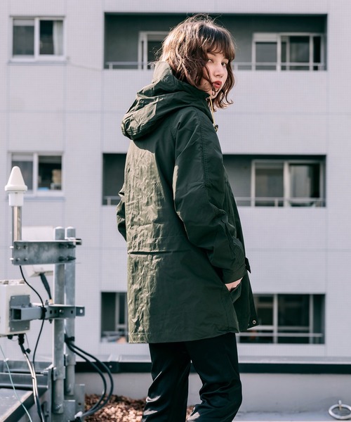 マウンテンパーカー　カーキ 超高密度ナイロンのウォータープルーフマウンテンパーカー/カーキ