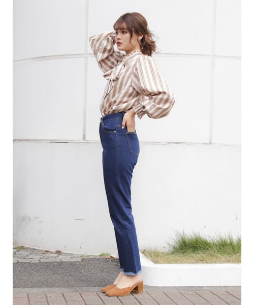 dazzlin(ダズリン)の「ボウタイフリルブラウス(シャツ/ブラウス・レディース・ブラック/ベージュ/ネイビー/オフホワイト・FREE)」の5枚目の写真