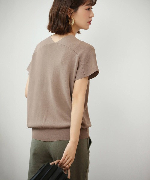 SAISON DE PAPILLON(セゾンドパピヨン)の「Vネック半袖サマーニットプルオーバー(ニット/セーター・レディース・ホワイト/グリーン/ピンク/ネイビー/ブラック/アイボリー/ラベンダー/ブラウン/ブルー/ローズ/ミント/キャメル/ブルー系その他/ピンク系その他/パープル/レンガ・M/L)」の19枚目の写真