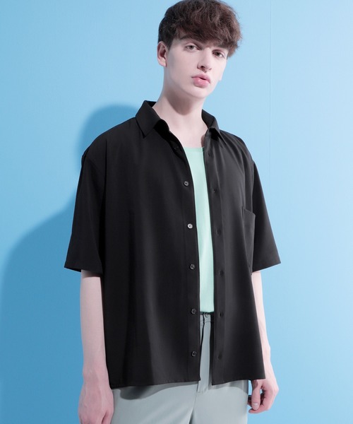 EMMA CLOTHES（エマクローズ）の「ブライトポプリンリラックススクエア レギュラーカラー シャツ Poplin Regular Collar Shirt 1/2 short sleeve（シャツ/ブラウス・メンズ・グリーン系その他/ベージュ系その他/オレンジ系その他/ブラック/ベージュ系その他2/パープル系その他/ベージュ/ブラウン・L/M）」の2枚目の写真