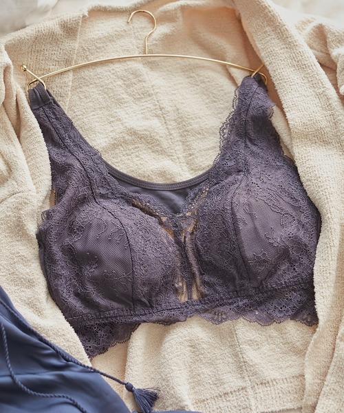 izumi BODY LABO(イズミボディラボ)の「【羽根型パッドがバストの横流れを防いでバストケア】ナイトブラ(ナイトブラ・レディース・ブラック/ブルー/アイボリー/ラベンダー/チャコール/サックスブルー/ネイビー/ピンク/ワイン/モーブ系/ダークブラウン/モスグリーン/シアン/ブラウン・LL/S/M/L)」の3枚目の写真
