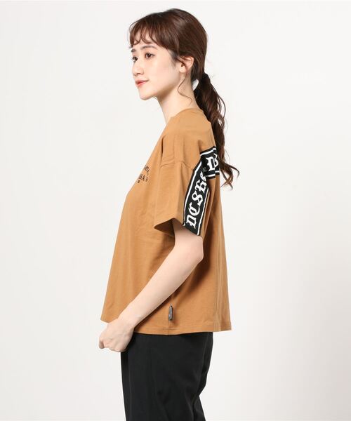 DC(ディーシー)の「DC/ディーシー ビッグシルエット ラインテープ柄Tシャツ LST201307(Tシャツ/カットソー・レディース・ブラウン/ホワイト/ブラック・M/S)」の4枚目の写真