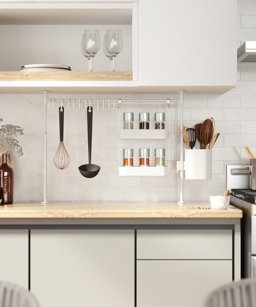 entre square（アントレスクエアー）の「umbra/エニウェア キッチン テンション オーガナイザー ロング ホワイト（キッチン収納・レディース・ホワイト・ONE SIZE）」の3枚目の写真