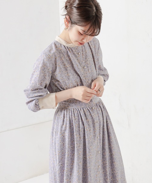 natural couture(ナチュラルクチュール)の「配色花柄レディワンピース(ワンピース・レディース・ラベンダー/ブラック/ベージュ・FREE)」の5枚目の写真