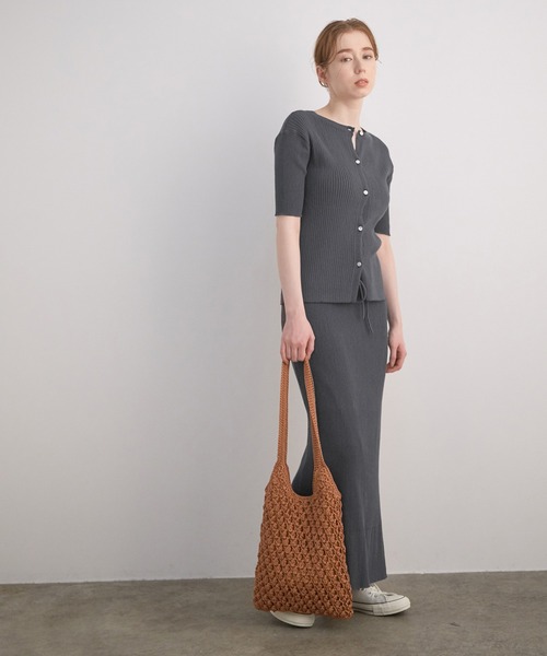 MADEMOISELLE ROPE'（マドモアゼル ロペ）の「【セットアップ対応】ERISILK リブ2WAYニットカーディガン（カーディガン/ボレロ・レディース・ホワイト/チャコールグレー・38）」の7枚目の写真