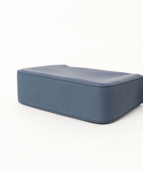 CHARLES & KEITH（チャールズ & キース）の「ジップ ショルダーバッグ / Zip Shoulder Bag（ショルダーバッグ・レディース・ブルー/ブラック/パープル・M）」の4枚目の写真