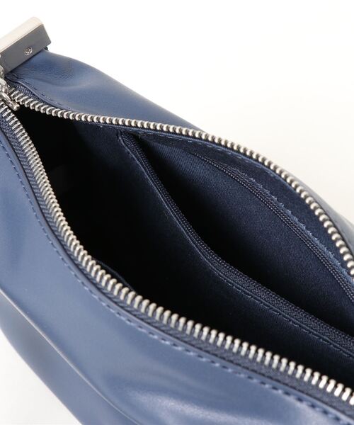 CHARLES & KEITH（チャールズ & キース）の「ジップ ショルダーバッグ / Zip Shoulder Bag（ショルダーバッグ・レディース・ブルー/ブラック/パープル・M）」の6枚目の写真