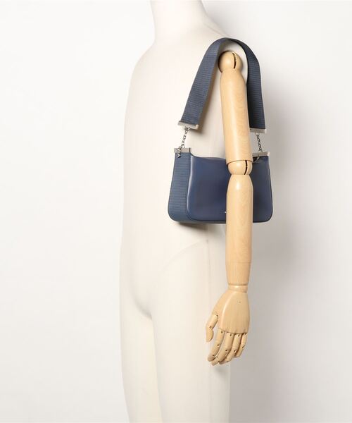 CHARLES & KEITH（チャールズ & キース）の「ジップ ショルダーバッグ / Zip Shoulder Bag（ショルダーバッグ・レディース・ブルー/ブラック/パープル・M）」の7枚目の写真