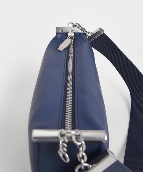 CHARLES & KEITH（チャールズ & キース）の「ジップ ショルダーバッグ / Zip Shoulder Bag（ショルダーバッグ・レディース・ブルー/ブラック/パープル・M）」の19枚目の写真