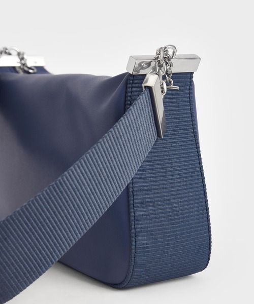 CHARLES & KEITH（チャールズ & キース）の「ジップ ショルダーバッグ / Zip Shoulder Bag（ショルダーバッグ・レディース・ブルー/ブラック/パープル・M）」の17枚目の写真