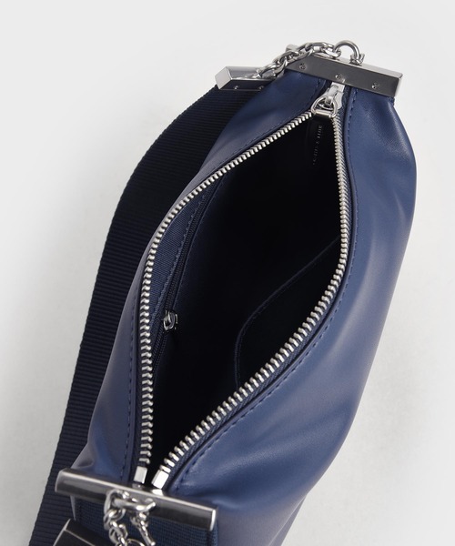 CHARLES & KEITH（チャールズ & キース）の「ジップ ショルダーバッグ / Zip Shoulder Bag（ショルダーバッグ・レディース・ブルー/ブラック/パープル・M）」の16枚目の写真