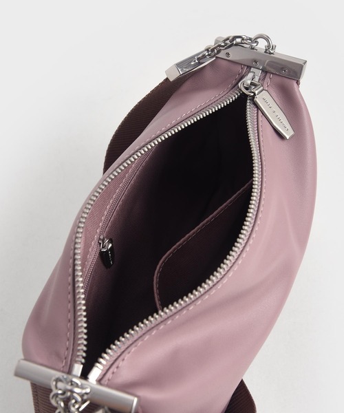 CHARLES & KEITH（チャールズ & キース）の「ジップ ショルダーバッグ / Zip Shoulder Bag（ショルダーバッグ・レディース・ブルー/ブラック/パープル・M）」の9枚目の写真