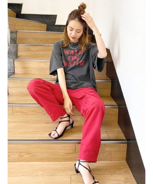 Ungrid(アングリッド)の「ツアーロゴルーズTee(Tシャツ/カットソー・レディース・チャコールグレー/オフホワイト/グリーン/レッド・FREE)」の5枚目の写真