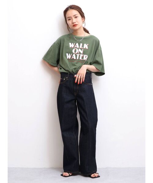 Ungrid(アングリッド)の「ツアーロゴルーズTee(Tシャツ/カットソー・レディース・チャコールグレー/オフホワイト/グリーン/レッド・FREE)」の6枚目の写真