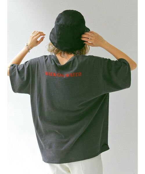 Ungrid(アングリッド)の「ツアーロゴルーズTee(Tシャツ/カットソー・レディース・チャコールグレー/オフホワイト/グリーン/レッド・FREE)」の16枚目の写真