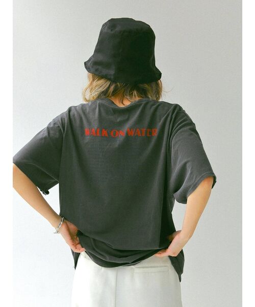 Ungrid(アングリッド)の「ツアーロゴルーズTee(Tシャツ/カットソー・レディース・チャコールグレー/オフホワイト/グリーン/レッド・FREE)」の11枚目の写真