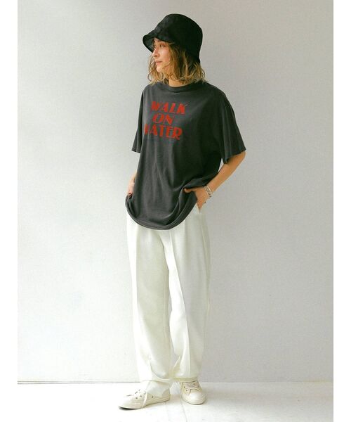 Ungrid(アングリッド)の「ツアーロゴルーズTee(Tシャツ/カットソー・レディース・チャコールグレー/オフホワイト/グリーン/レッド・FREE)」の17枚目の写真