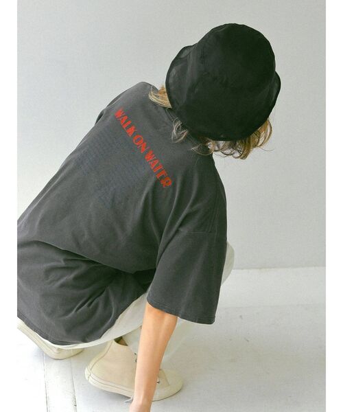 Ungrid(アングリッド)の「ツアーロゴルーズTee(Tシャツ/カットソー・レディース・チャコールグレー/オフホワイト/グリーン/レッド・FREE)」の19枚目の写真