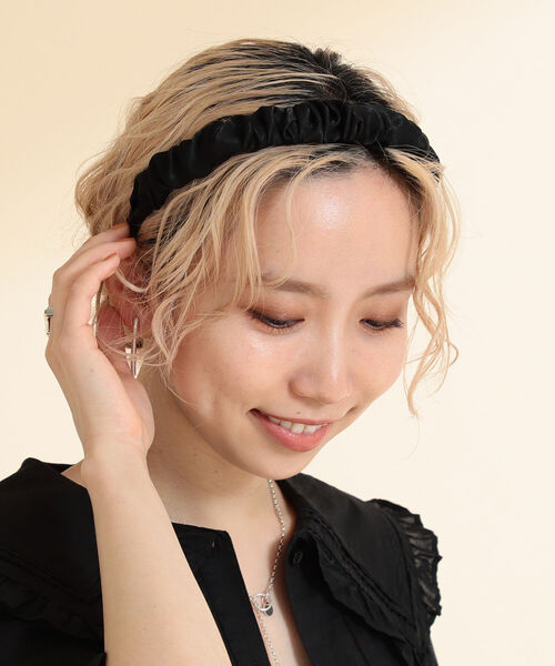 Ray BEAMS（レイビームス）の「Ray BEAMS / ギャザー カチューシャ（カチューシャ・レディース・ブラック/ベージュ/ラベンダー・ONE SIZE）」の2枚目の写真