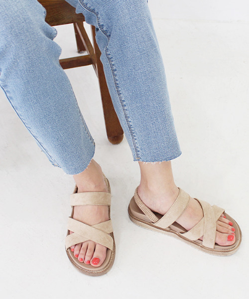 MODE ROBE(モードローブ)の「太ラインフラットサンダル(サンダル・レディース・ブラック/ベージュ・23㎝/24㎝/25㎝/23.5㎝/24.5㎝)」の11枚目の写真