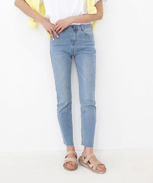 MODE ROBE(モードローブ)の「太ラインフラットサンダル(サンダル・レディース・ブラック/ベージュ・23㎝/24㎝/25㎝/23.5㎝/24.5㎝)」の5枚目の写真