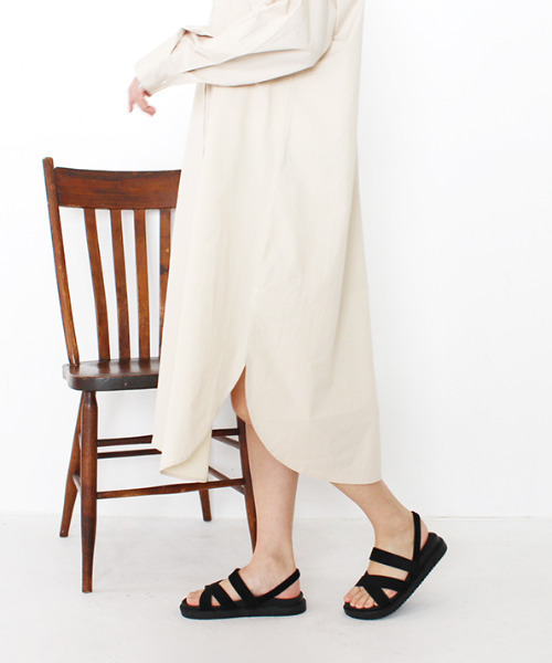 MODE ROBE(モードローブ)の「太ラインフラットサンダル(サンダル・レディース・ブラック/ベージュ・23㎝/24㎝/25㎝/23.5㎝/24.5㎝)」の22枚目の写真