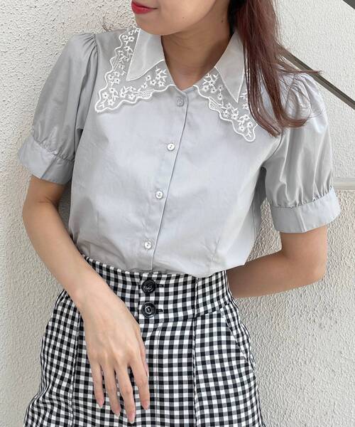 MAJESTIC LEGON(マジェスティックレゴン)の「petit襟パフ袖ブラウス(シャツ/ブラウス・レディース・ブラック/オフホワイト/ブルー/ブルー系その他2・SMALL/MEDIUM)」の3枚目の写真