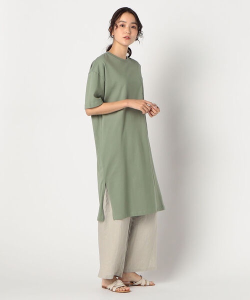 UNIVERSAL OVERALL（ユニバーサルオーバーオール）の「【UNIVERSAL OVERALL/ユニバーサルオーバーオール】MIDLLE LENGTH CUTプルオーバー #U2122835（ワンピース・レディース・ホワイト/ブラック/オリーブ・FREE）」の6枚目の写真