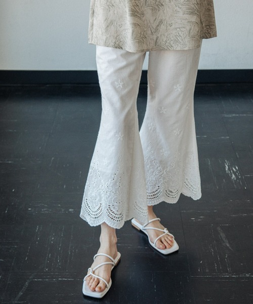 ACCL(エーシーシーエル)の「裾レースコットンパンツ(その他パンツ・レディース・ホワイト/ブラック・FREE)」の2枚目の写真