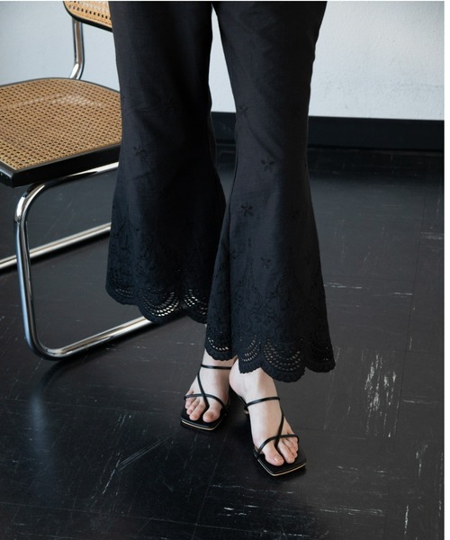 ACCL(エーシーシーエル)の「裾レースコットンパンツ(その他パンツ・レディース・ホワイト/ブラック・FREE)」の1枚目の写真