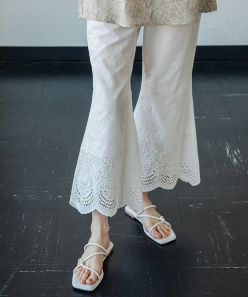 ACCL(エーシーシーエル)の「裾レースコットンパンツ(その他パンツ・レディース・ホワイト/ブラック・FREE)」の4枚目の写真