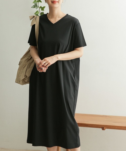 URBAN RESEARCH DOORS（アーバンリサーチドアーズ）の「バックタックVネックワンピース（ワンピース・レディース・ブラック/グレー系その他・ONE）」の2枚目の写真