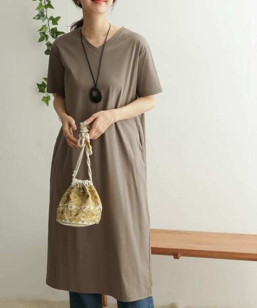 URBAN RESEARCH DOORS（アーバンリサーチドアーズ）の「バックタックVネックワンピース（ワンピース・レディース・ブラック/グレー系その他・ONE）」の5枚目の写真