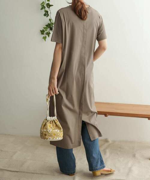 URBAN RESEARCH DOORS（アーバンリサーチドアーズ）の「バックタックVネックワンピース（ワンピース・レディース・ブラック/グレー系その他・ONE）」の8枚目の写真