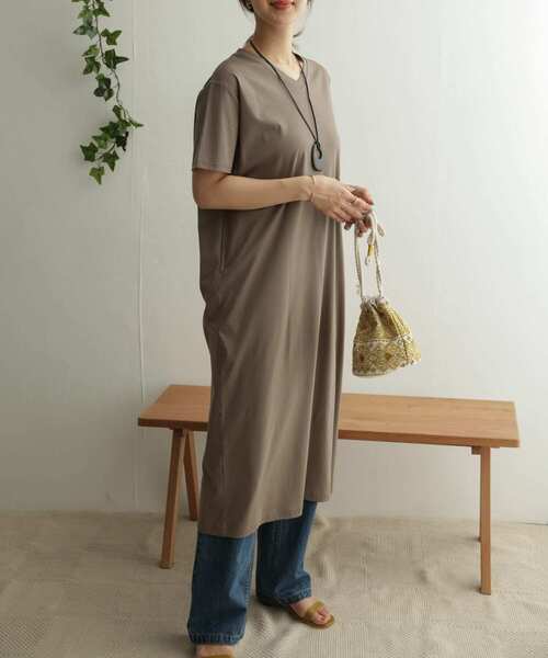 URBAN RESEARCH DOORS（アーバンリサーチドアーズ）の「バックタックVネックワンピース（ワンピース・レディース・ブラック/グレー系その他・ONE）」の9枚目の写真