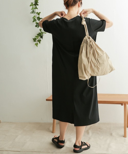 URBAN RESEARCH DOORS（アーバンリサーチドアーズ）の「バックタックVネックワンピース（ワンピース・レディース・ブラック/グレー系その他・ONE）」の11枚目の写真