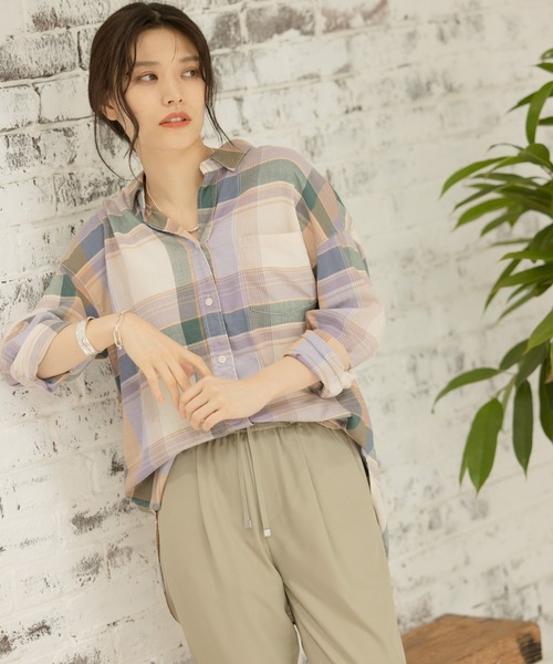 BAYFLOW(ベイフロー)の「リネンストレッチチェックシャツ(テンセル(TM)繊維使用)(シャツ/ブラウス・レディース・パープル/グリーン・SMALL/MEDIUM)」の2枚目の写真