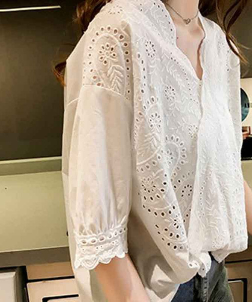 emi+(エミプラス)の「スカラップパンチングレースカシュクールブラウス(シャツ/ブラウス・レディース・ホワイト/ブラック・M/L/XL)」の21枚目の写真